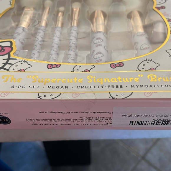 Bundle 2 Listings for $20😀 Hello Kitty Makeup Brush Set - Picture 5 of 7